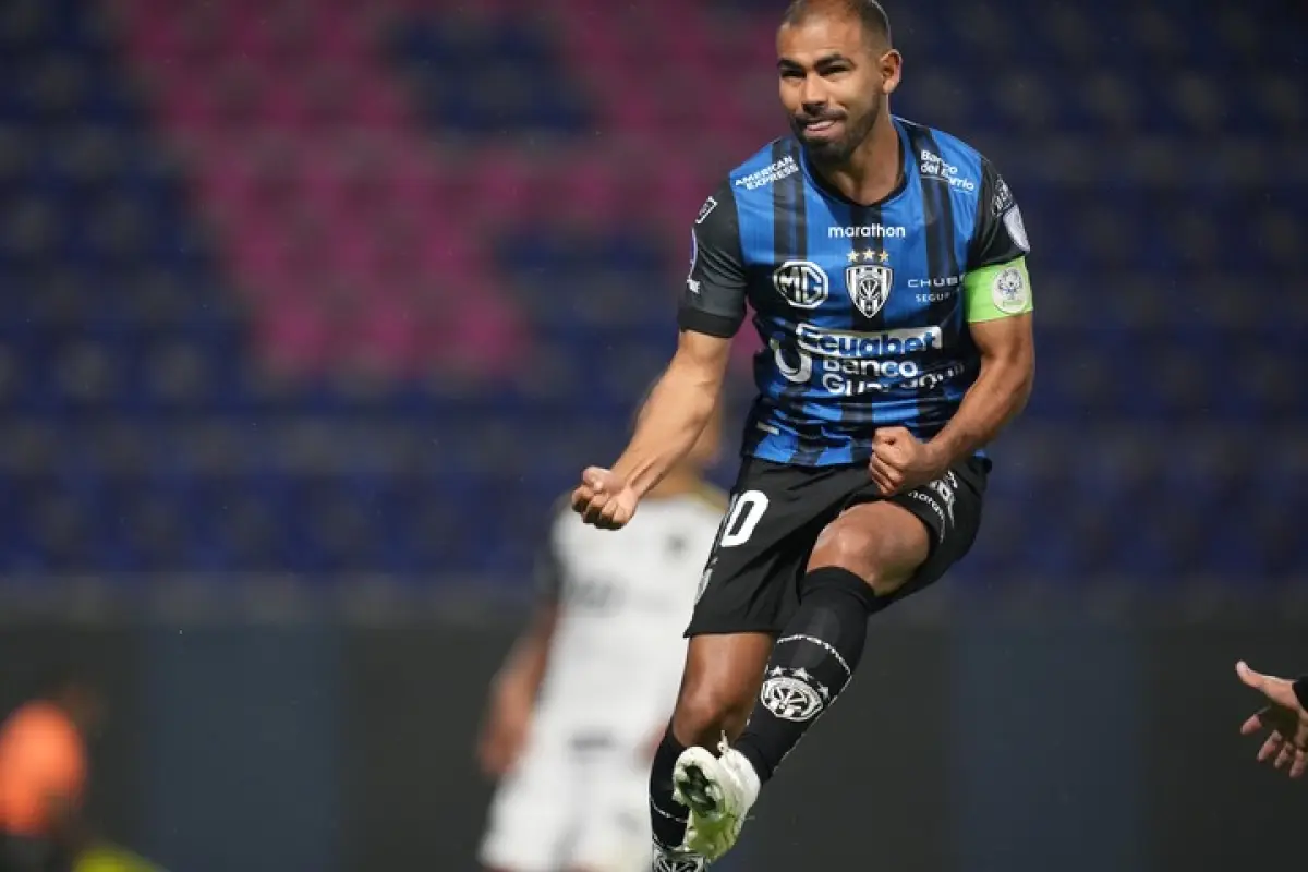 Sornoza marca su gol 100 con IDV, pero el Mineiro rescata un empate en Quito