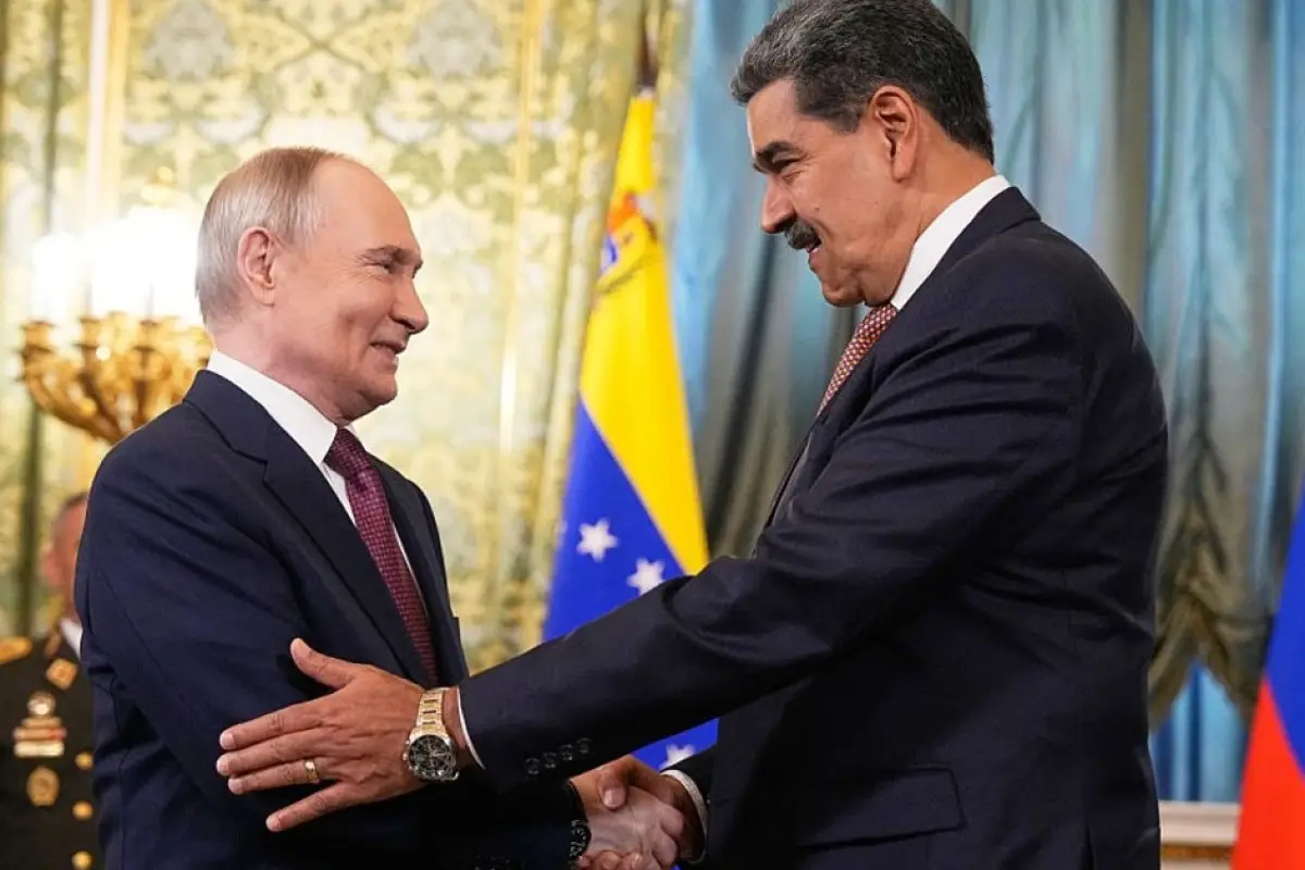 Dmitri Peskov, portavoz presidencial ruso, declaró que todo lo relacionado con Venezuela debe ajustarse al derecho internacional, subrayando la soberanía del país sudamericano.