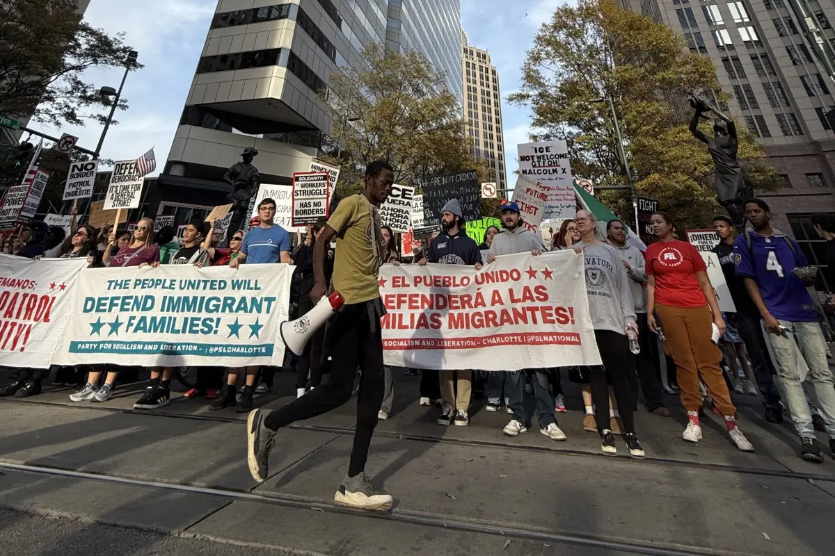 Ecuatorianos en Charlotte, Estados Unidos, se frenaron de ir a votar por el referéndum y consulta popular por temen a redadas de ICE