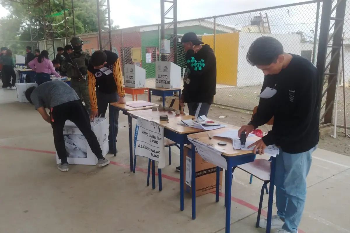Cierre de urnas e inicio de jornada de escrutinio en la referéndum y consulta popular