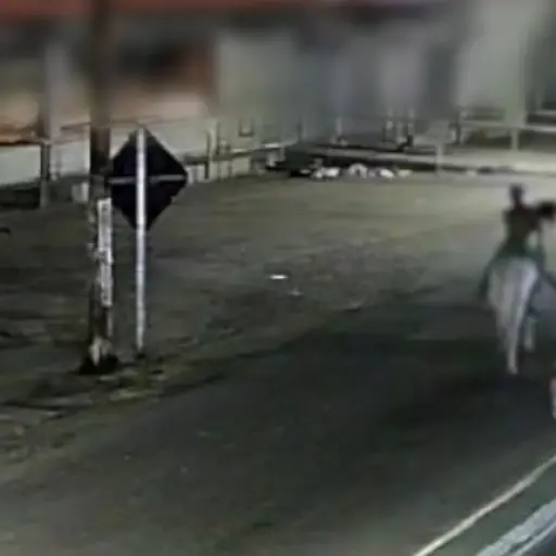Brasil: cámaras captan a un sospechoso llevando en un caballo a una joven hallada asesinada