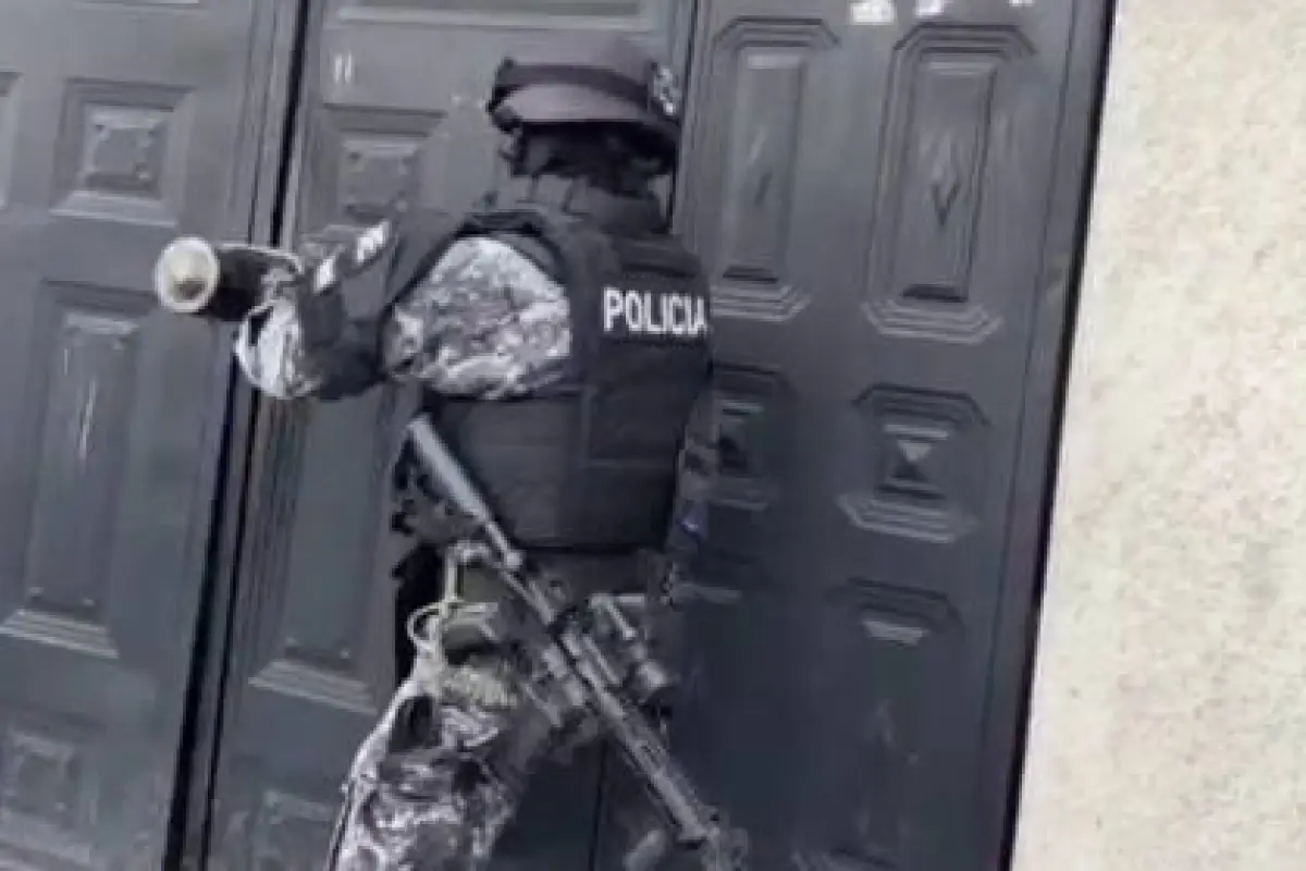 Operativo “Embestida 51” deja 13 detenidos, entre ellos siete policías, por un falso allanamiento en Manta