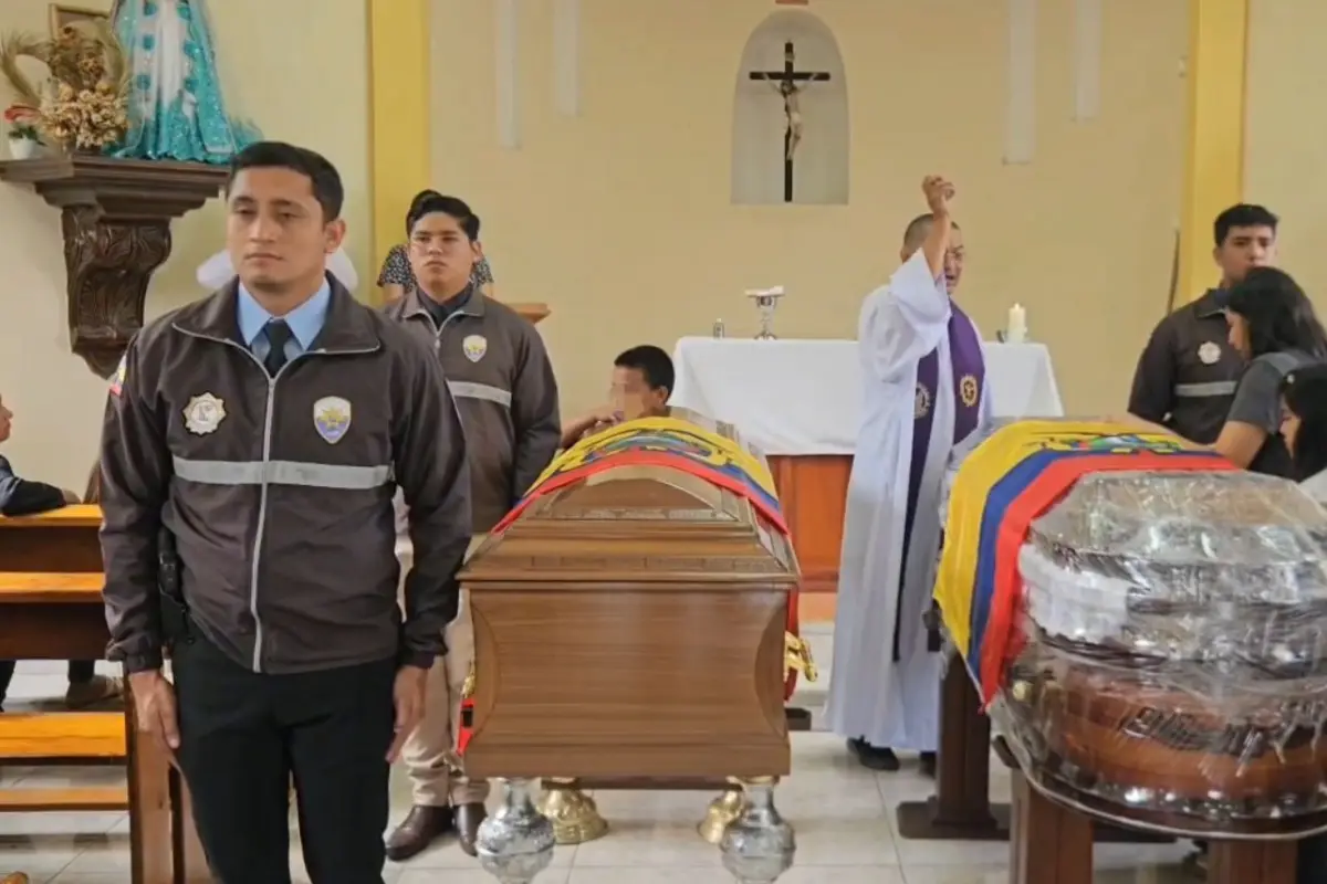 El hijo, de 11 años, del cabo primero Nelson Delgado Pinargote, uno de los dos policías abatidos en el cantón Olmedo, Manabí,