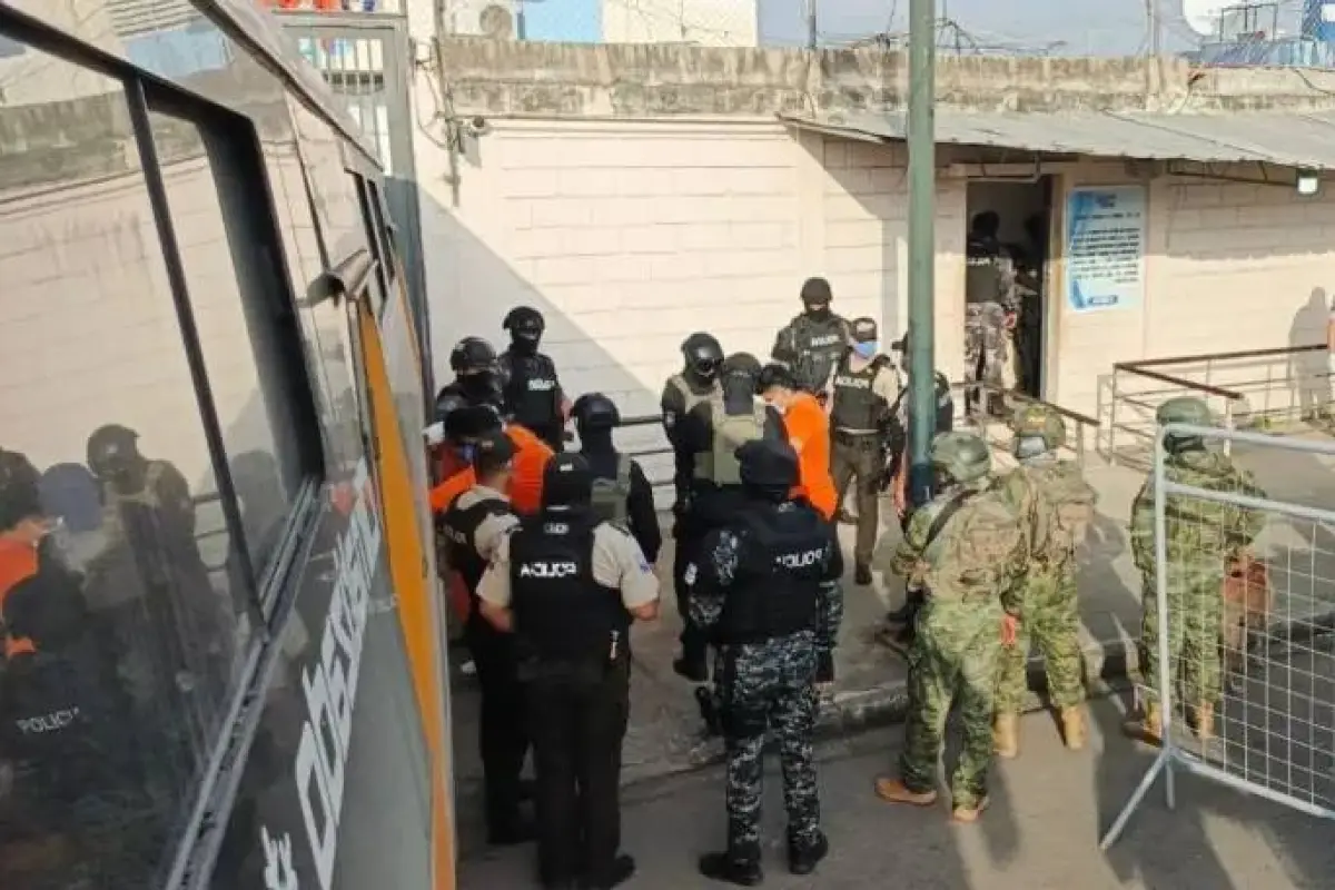 Gobierno anuncia el traslado de reos de alta peligrosidad a la Cárcel del Encuentro, en Santa Elena, Una veintena de reos son trasladados desde Machala a la Cárcel del Encuentro. (Foto: @ContraplanoEc)