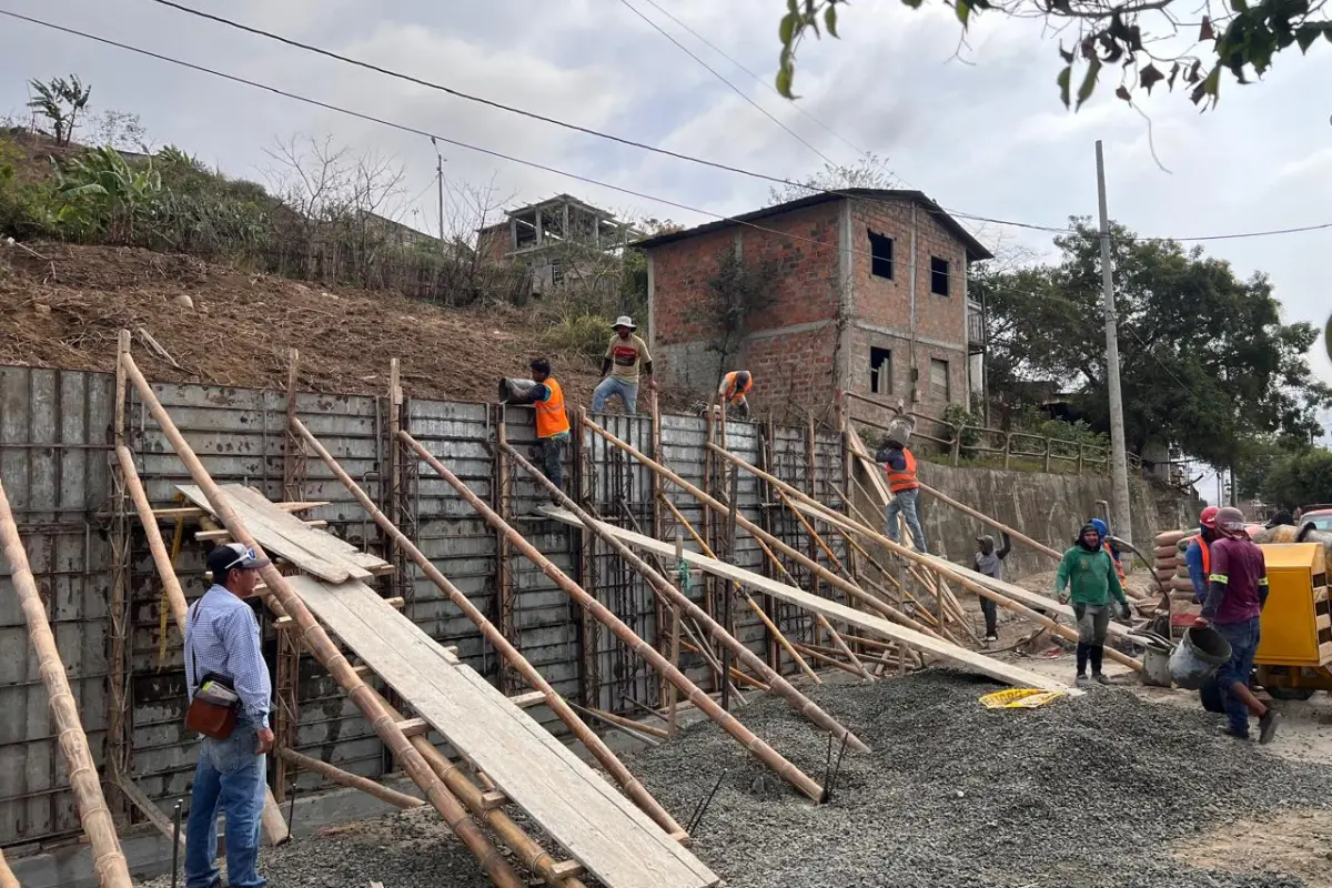 El proyecto, de un kilómetro de longitud, busca conectar la calle Santisteban con el acceso a la UNESUM.