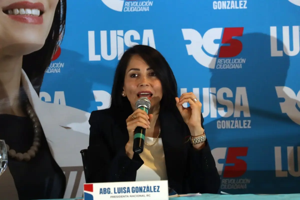 Luisa González dice que todas las organización que promovieron el No en la consulta popular están dentro de Revolución Ciudadana. (API)