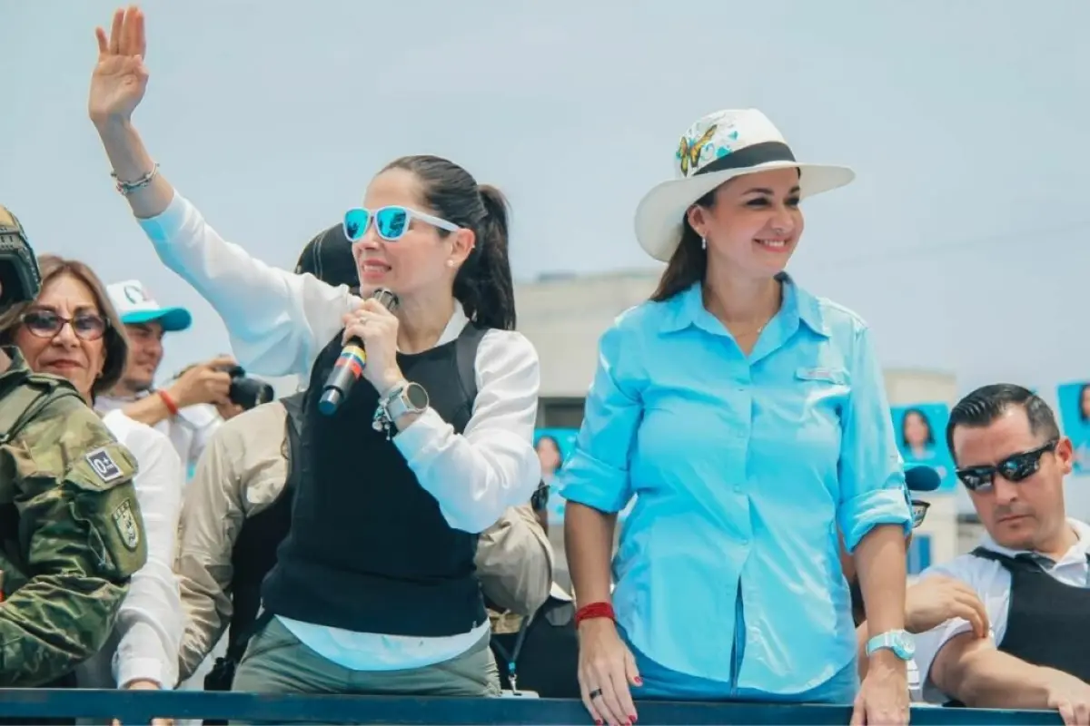 Luisa González y Marcela Aguiñaga durante la campaña electoral en 2023.