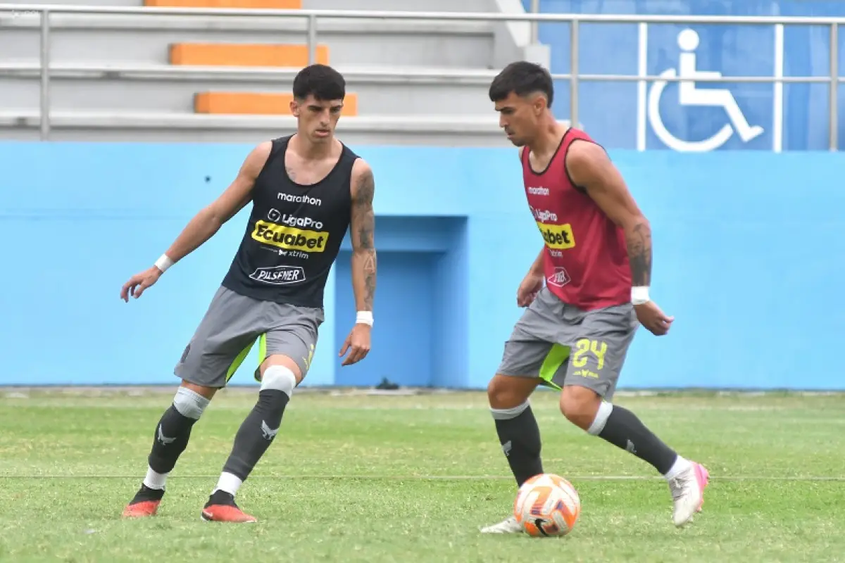 Jugadores del Manta FC durante un entrenamiento.