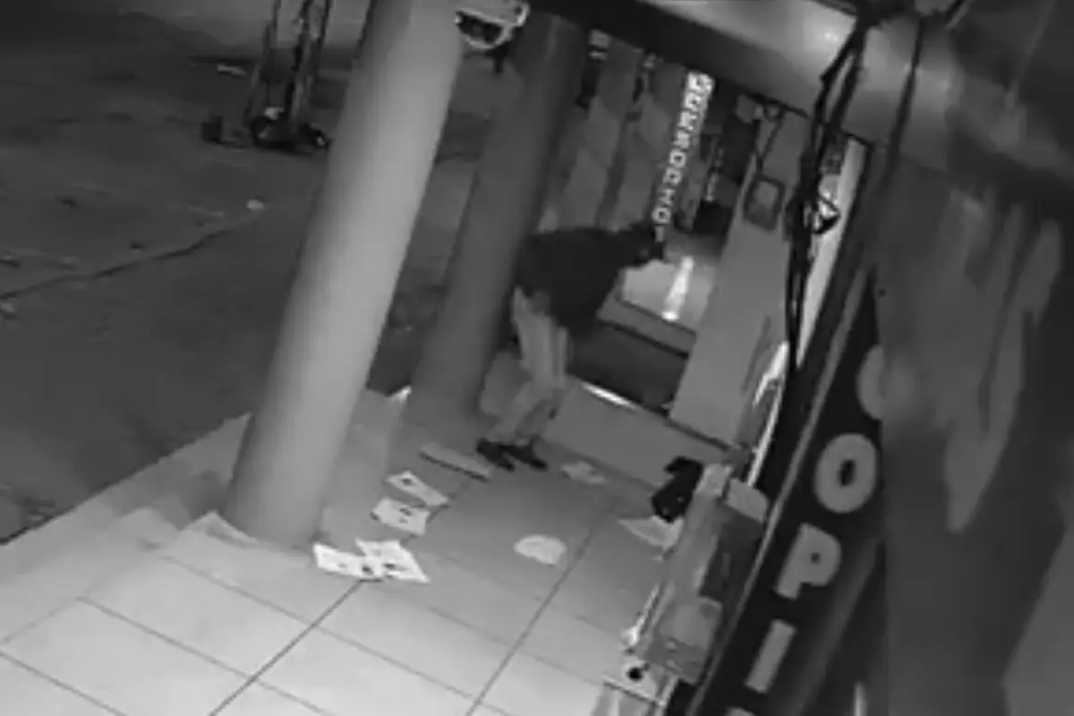La Fiscalía de Montecristi, en la provincia de Manabí, se convirtió en el blanco de un ataque armado la madrugada de este viernes 7 de noviembre de 2025.