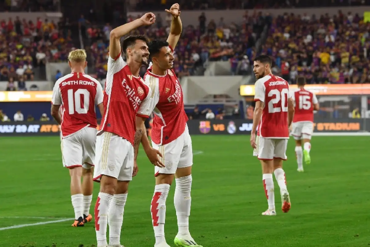 El Arsenal FC, con el defensa ecuatoriano Piero Hincapié en la alineación titular, goleó 3-0 al Slavia Praga este martes 4 de noviembre de 2025.