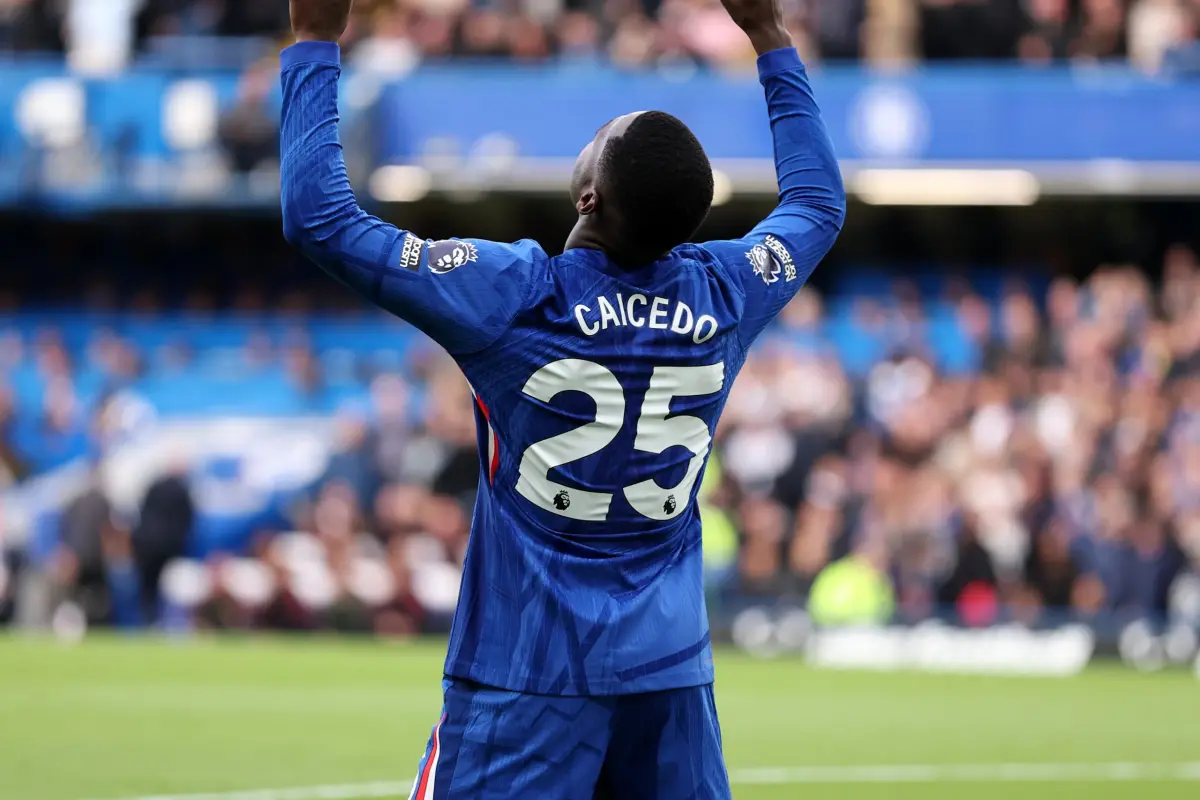 Moisés Caicedo, en el once ideal de la Premier League tras su actuación contra Tottenham