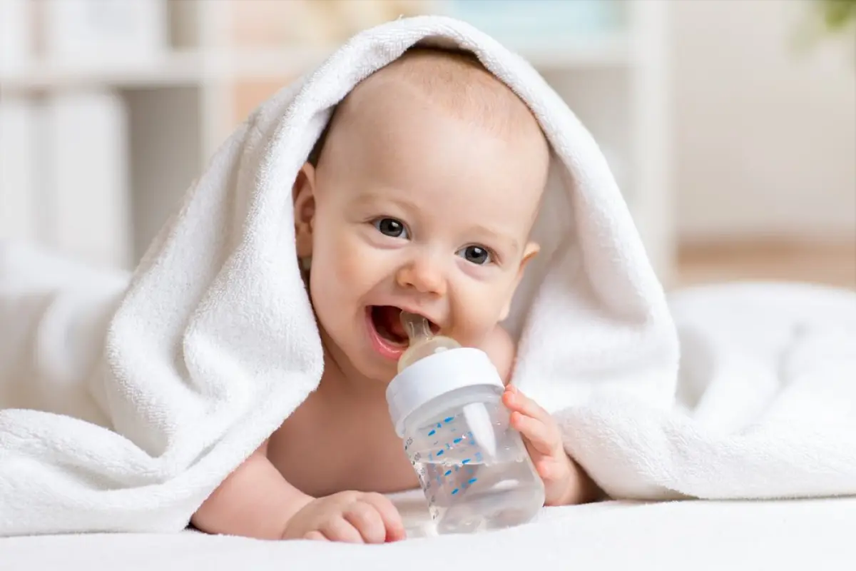 bebes pueden tomar agua, 