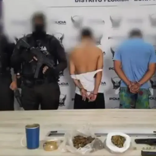 Operativo en Durán decomisa cocaína, pistola y aprehende a dos implicados