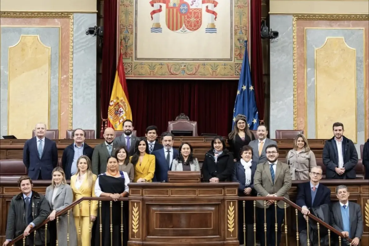 Qué hicieron los asambleístas de ADN en España mientras avanzaba el debate laboral en Ecuador