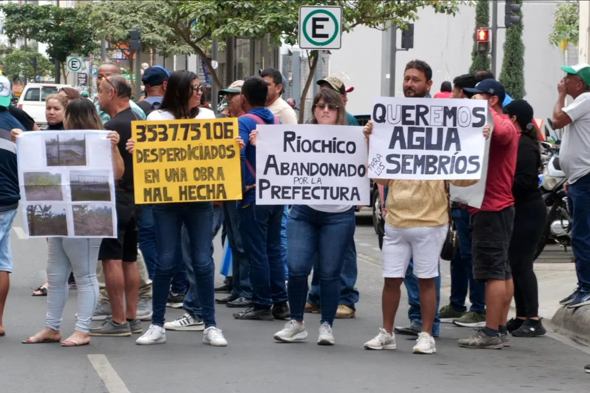 agricultores protestan por fallas en el riego de Riochico