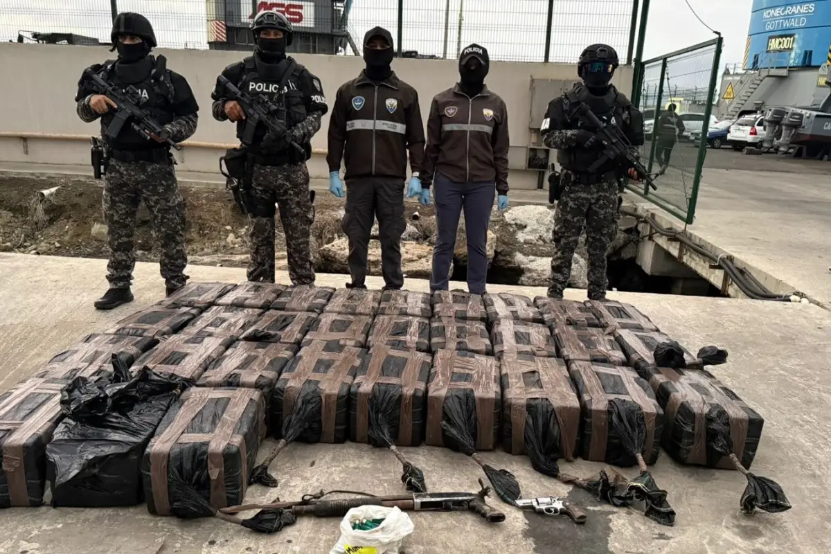 Impactante cargamento Policía descubre más de 599 paquetes de cocaína en Esmeraldas