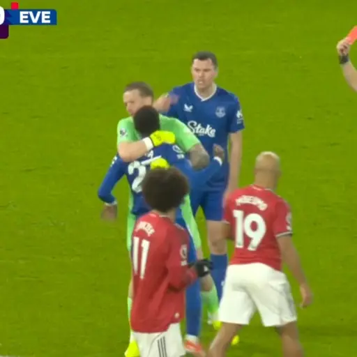 ¡Manotazo y roja directa! Idrissa Gueye le pega manotazo a su compañero Keane y es expulsado