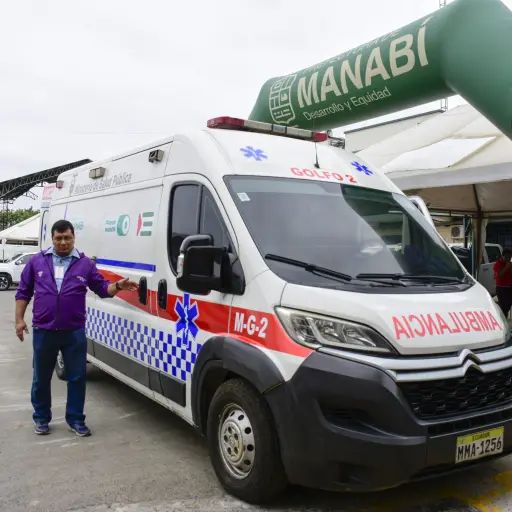 Prefectura de Manabí entrega ambulancia equipada al Hospital de Especialidades de Portoviejo