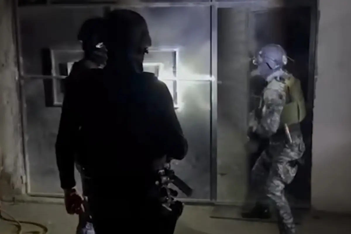 Sujetos se grababan disparando contra viviendas y locales comerciales de El Empalme, provincia del Guayas.