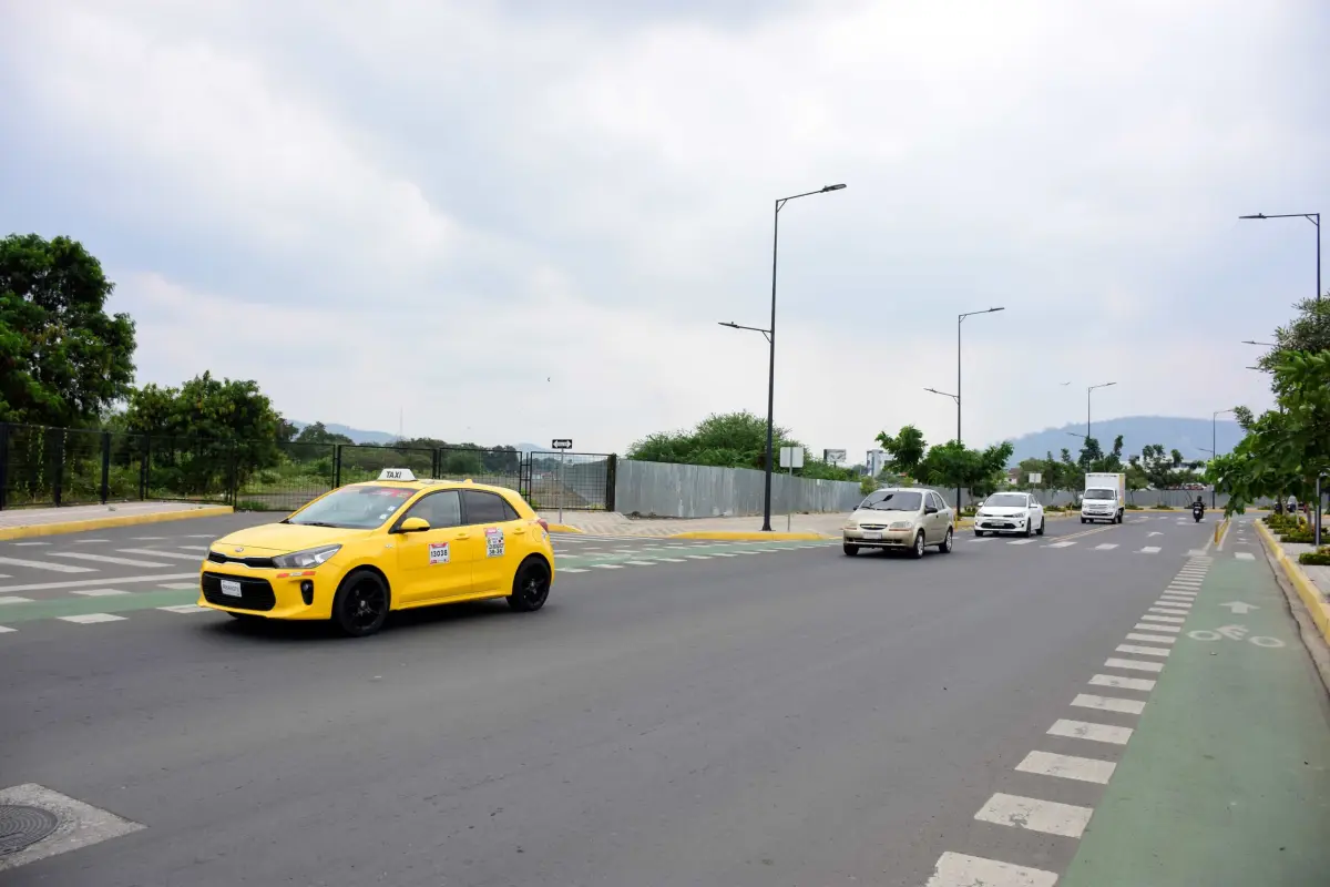 CALLLES PARA ENTRADA Y SALIDA DE VOLQUETAS POR CONSTRUCCIÓN DE MALL (5), Una salida por la VT2 que una con la calle Rotaria, es la alternativa para los vehículos que saldrán con la construcción del nuevo centro comercial.