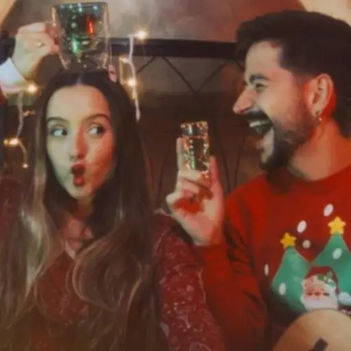 Camilo y Evaluna lanzan 'Navidad en cada esquina', versión tropical de un clásico navideño