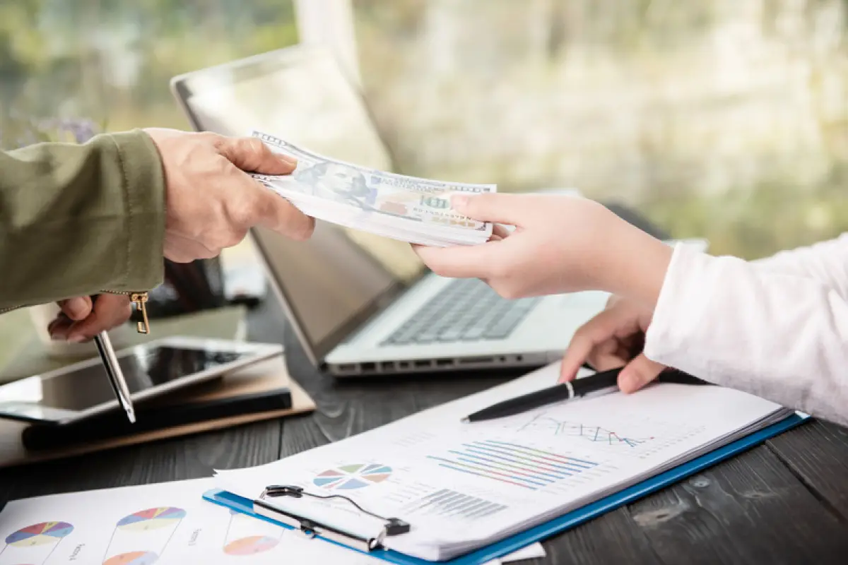 Conozca la lista actualizada de empresas financieras no autorizadas en Ecuador. Foto: Freepik.