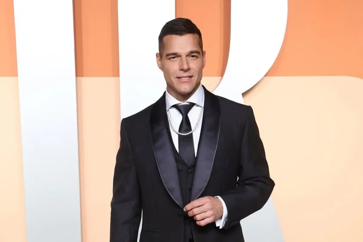 Ricky Martin se detuvo en pleno concierto en Marbella para hablar sobre los episodios de ansiedad que ha enfrentado y agradecer el apoyo de su público.