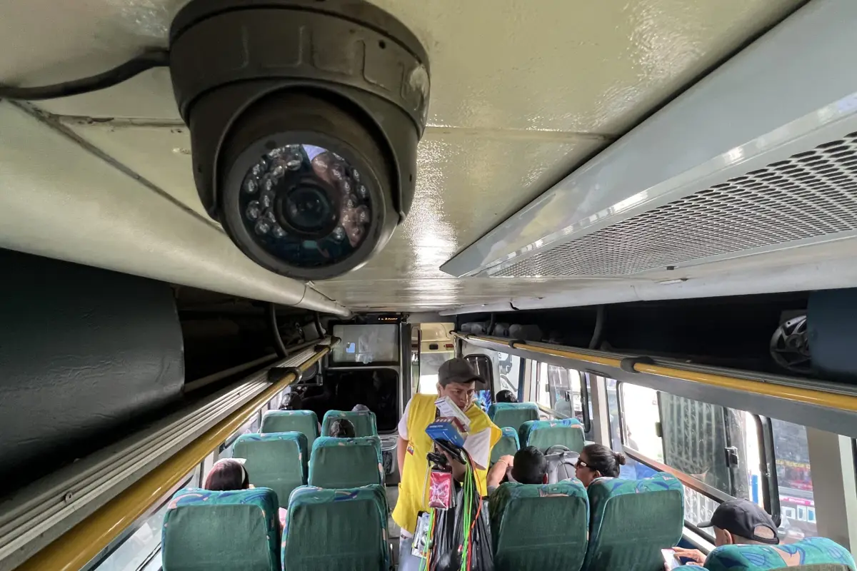 Los buses de la cooperativa cuentan con cámaras de seguridad; sin embargo, esta medida no ha logrado disuadir a los delincuentes. Foto: El Diario.
