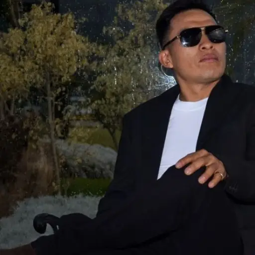 Entre el mar y la música urbana: así construye Jhon Pablo su camino artístico desde Galápagos