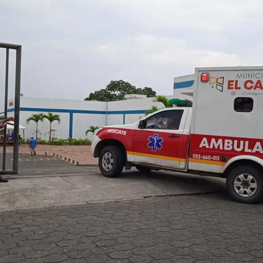 Dos motociclistas terminan en hospital en El Carmen luego de accidentes