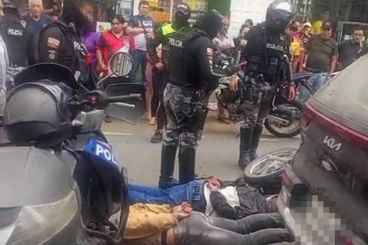 Santo Domingo persecución en contravía termina con tres detenidos por asalto armado, 