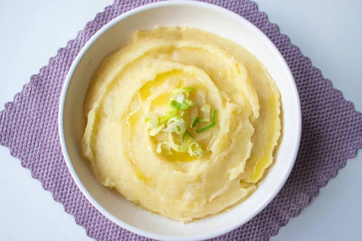 El puré de papas es una guarnición ideal para diversos platillos. 