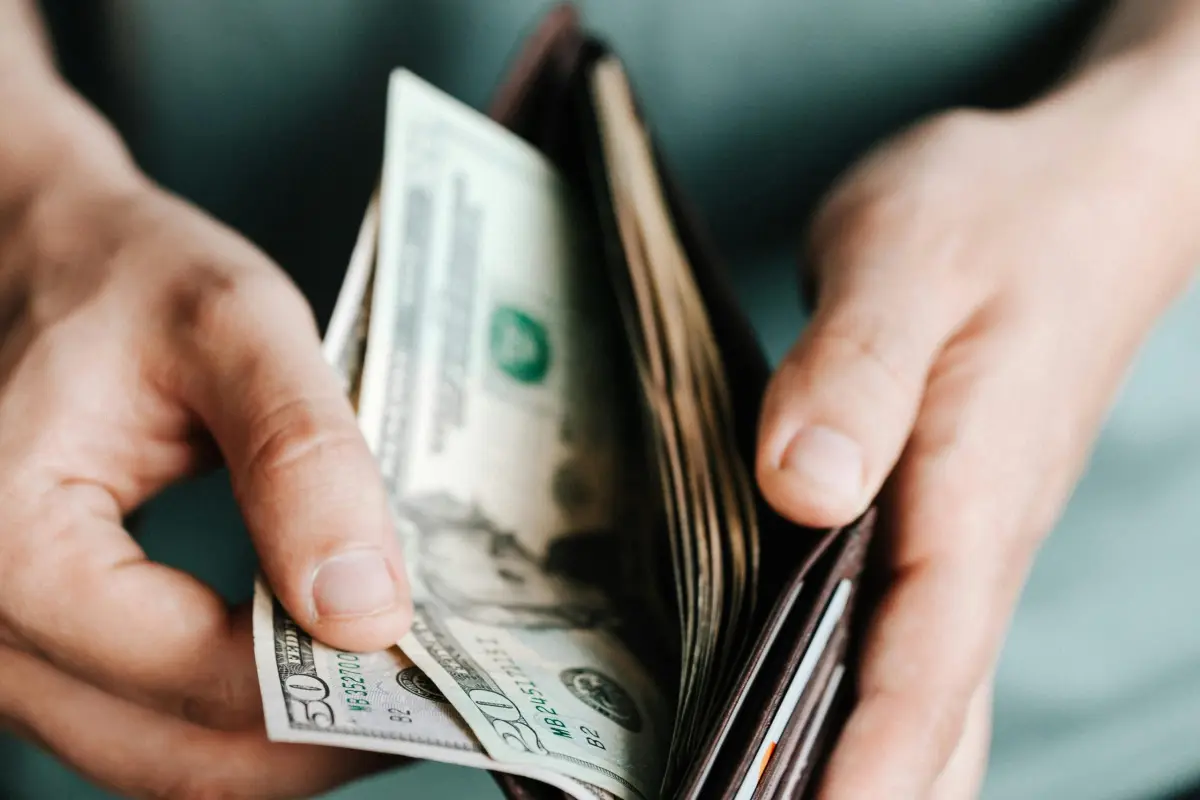 Con el nuevo salario básico, la pensión alimenticia 2026 registra un ajuste inmediato. Foto: Pexels.