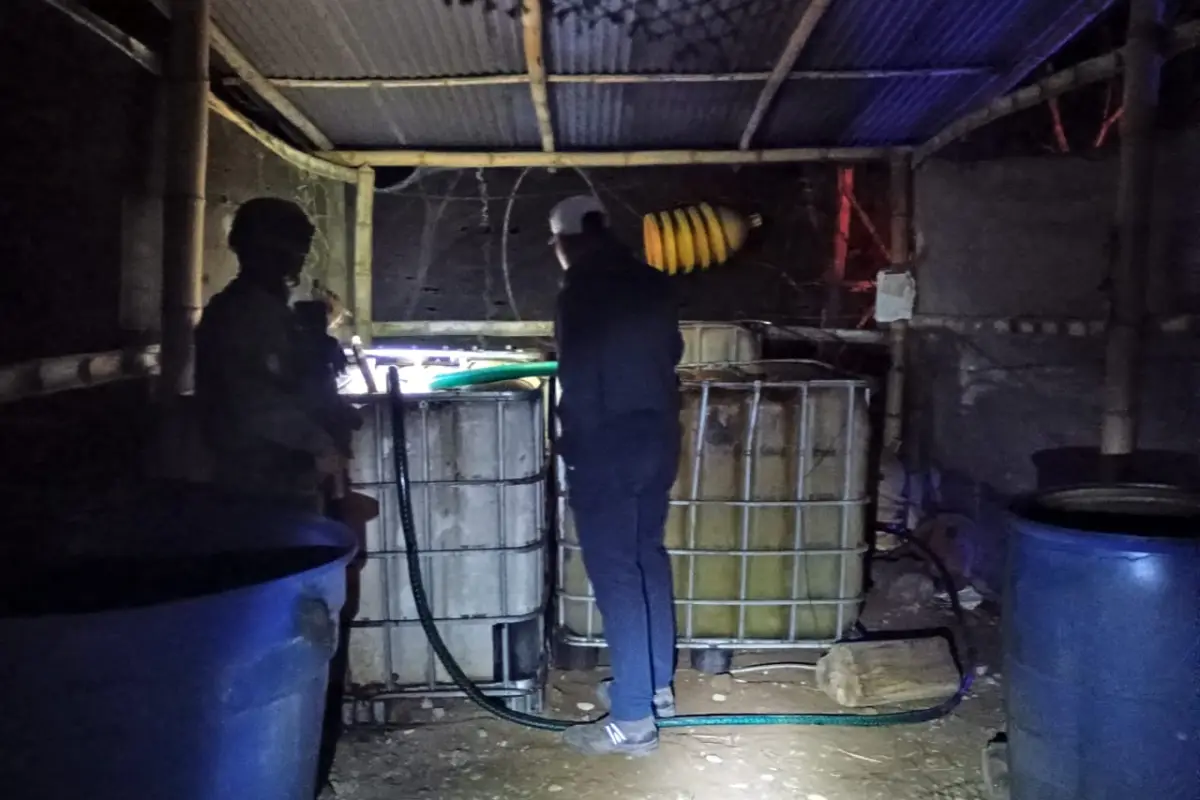 Operación militar en Santa Elena detecta almacenamiento ilícito de hidrocarburos en poliducto., 