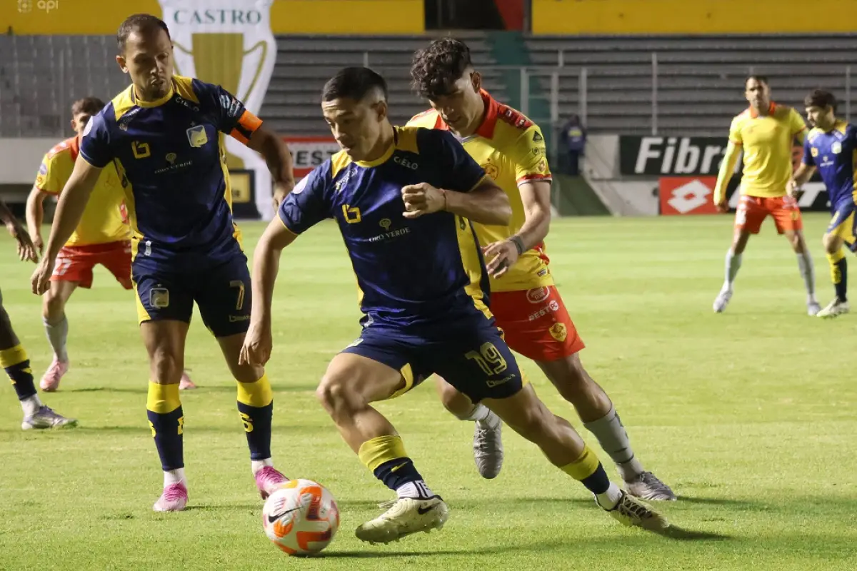 Brahian Cuello, jugador de Delfín será hoy titular en Delfín SC.