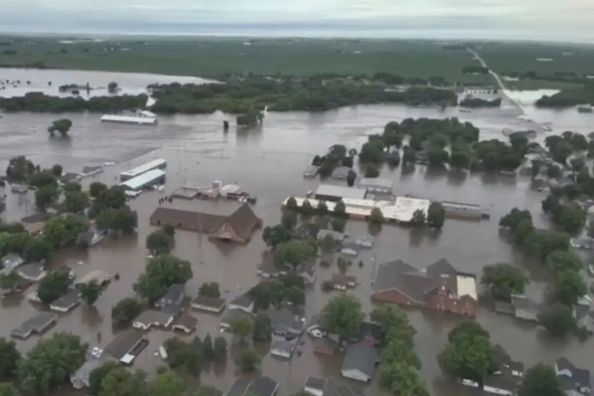 Decenas de miles bajo alerta mientras ríos desbordados afectan Washington y Columbia Británica.