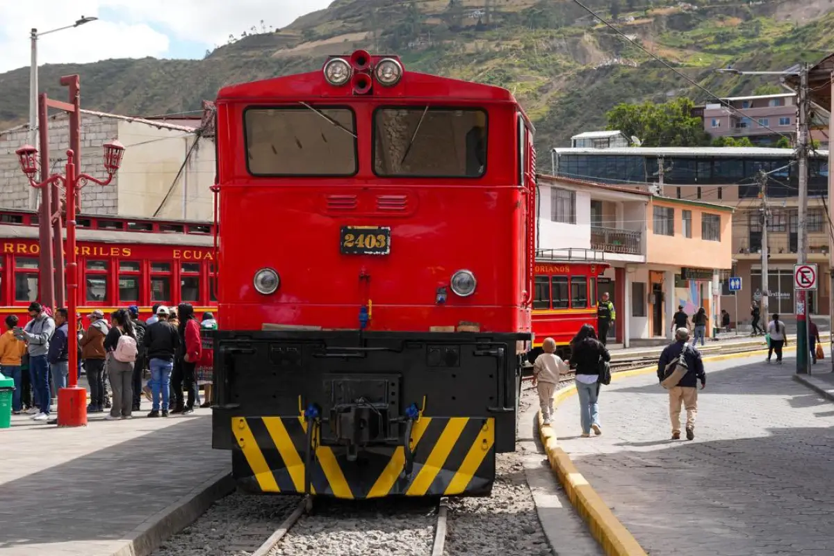 El trayecto inicia en la estación de Alausí y llega hasta Sibambe.