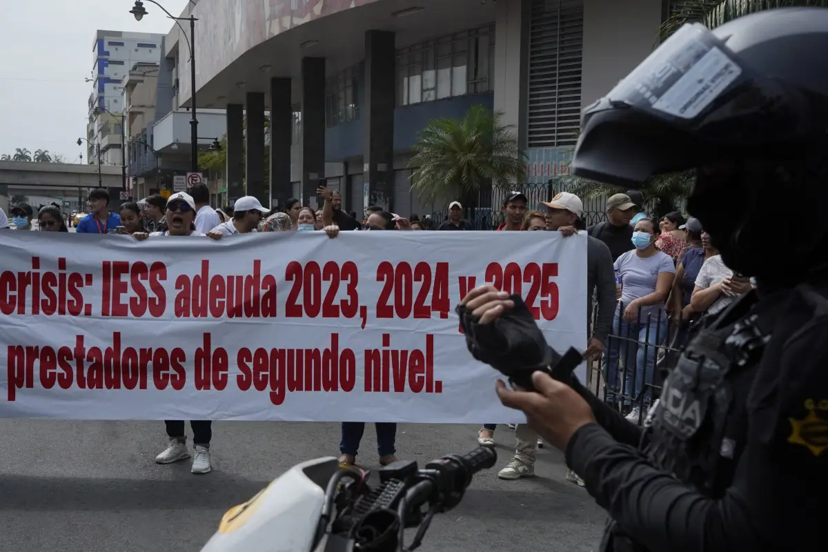 Prestadores externos suspenden atención a afiliados del IESS en Guayaquil por deuda millonaria