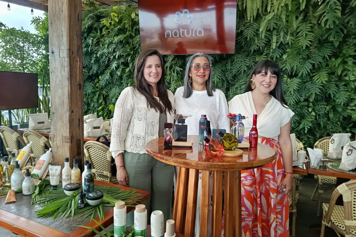 al cierre productos NATURA, La presentación de la línea Ekos Cacao de Natura se realizó en Casa Rosada Restaurante Lounge.