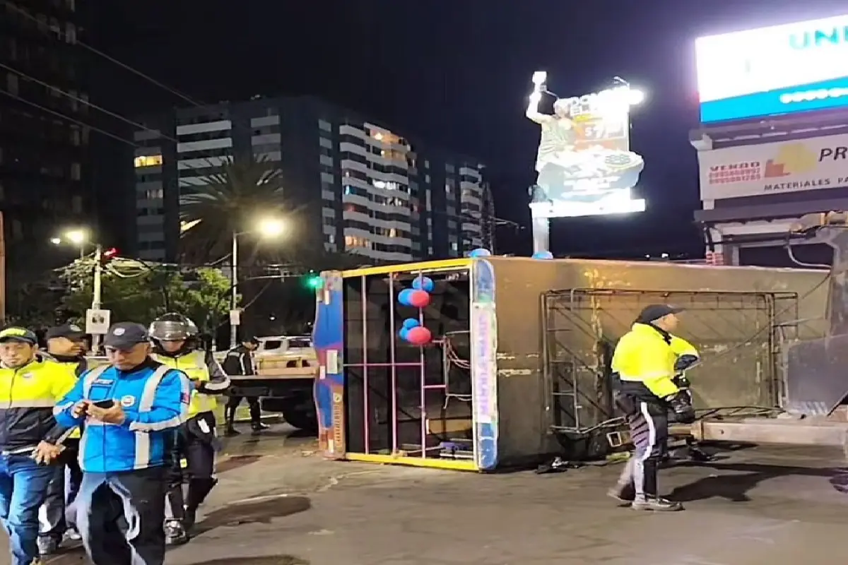 AMT confirma que ‘chiva’ no autorizada dejó nueve heridos en accidente en Quito