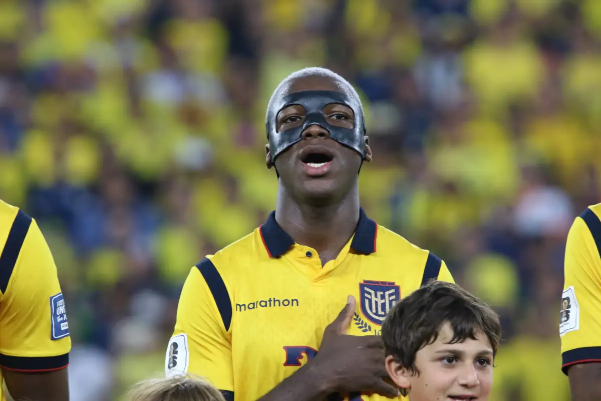 Moisés Caicedo cantando el himno de Ecuador. FOTO Williams Paladines,  