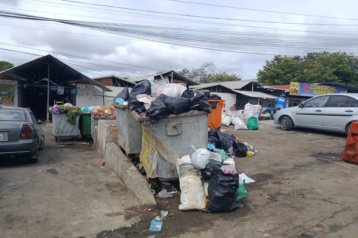 El Municipio de Manta garantiza la recolección de desechos este feriado en Manta.