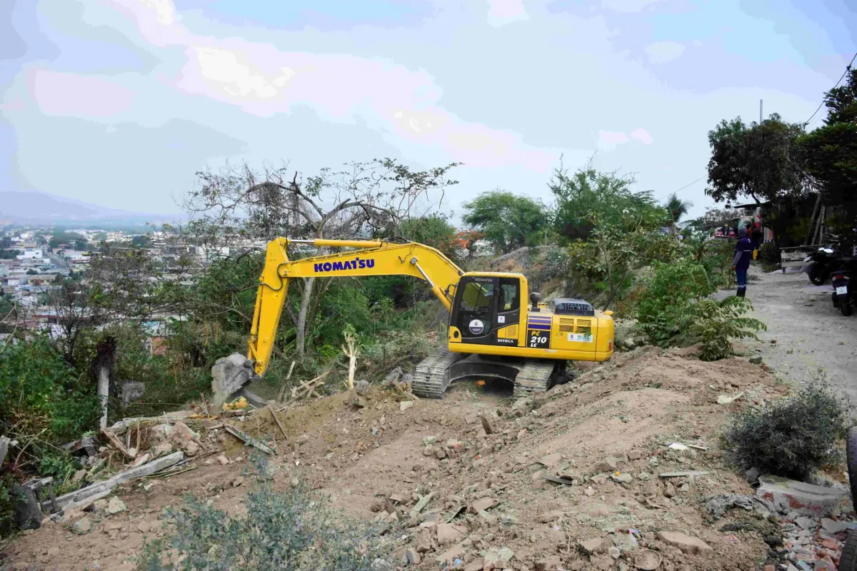 El municipio ha realizado trabajos en la zona alta de la parroquia Andrés de Vera, para evitar más deslizamiento.