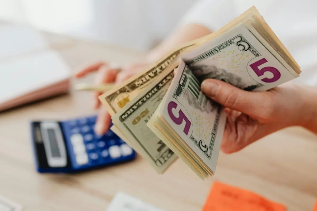 ¿Por qué el indicador económico de riesgo país de Ecuador llegó a puntuaciones más bajas en el 2025 (Pexels), 