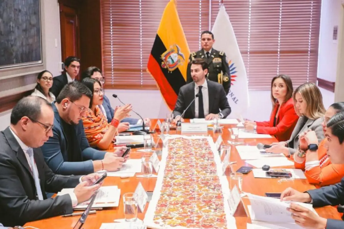 Asamblea recibe pedidos de enjuiciamiento a presidente de Judicatura y Consejeros de Participación Ciudadana. FOTO: @AsambleaEcuador. 

