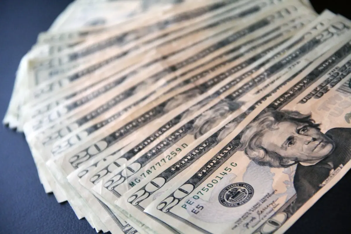 El salario básico en Ecuador sube a USD 482 en 2026 y redefine horas extras, décimos y vacaciones. Conoce los nuevos valores oficiales. Foto: Pexels.