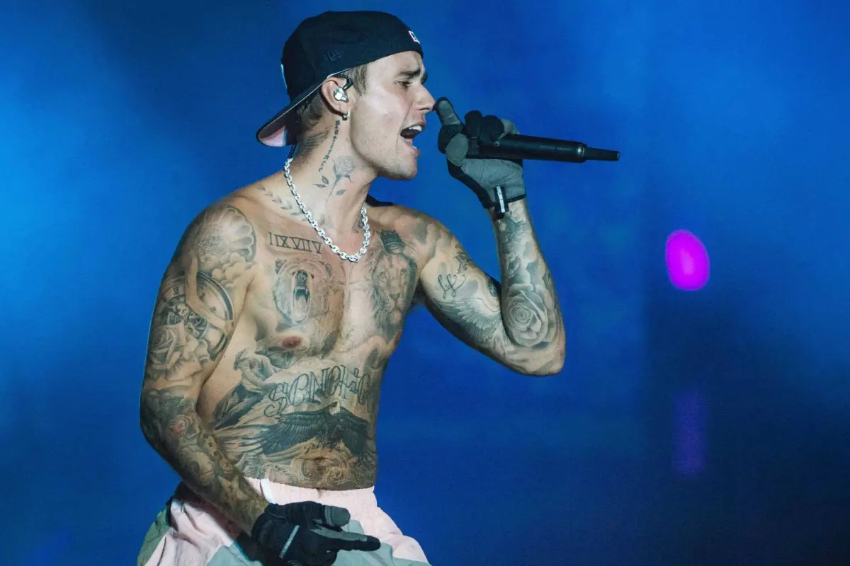 Justin Bieber regresó a Lucky Strike Lanes, el lugar donde en 2010 grabó el videoclip de Baby, para revivir el inicio de su carrera musical.