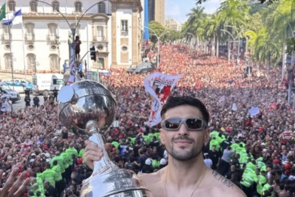 El uruguayo Giorgian de Arrascaeta fue elegido Rey de América 2025. FOTO: Flamengo