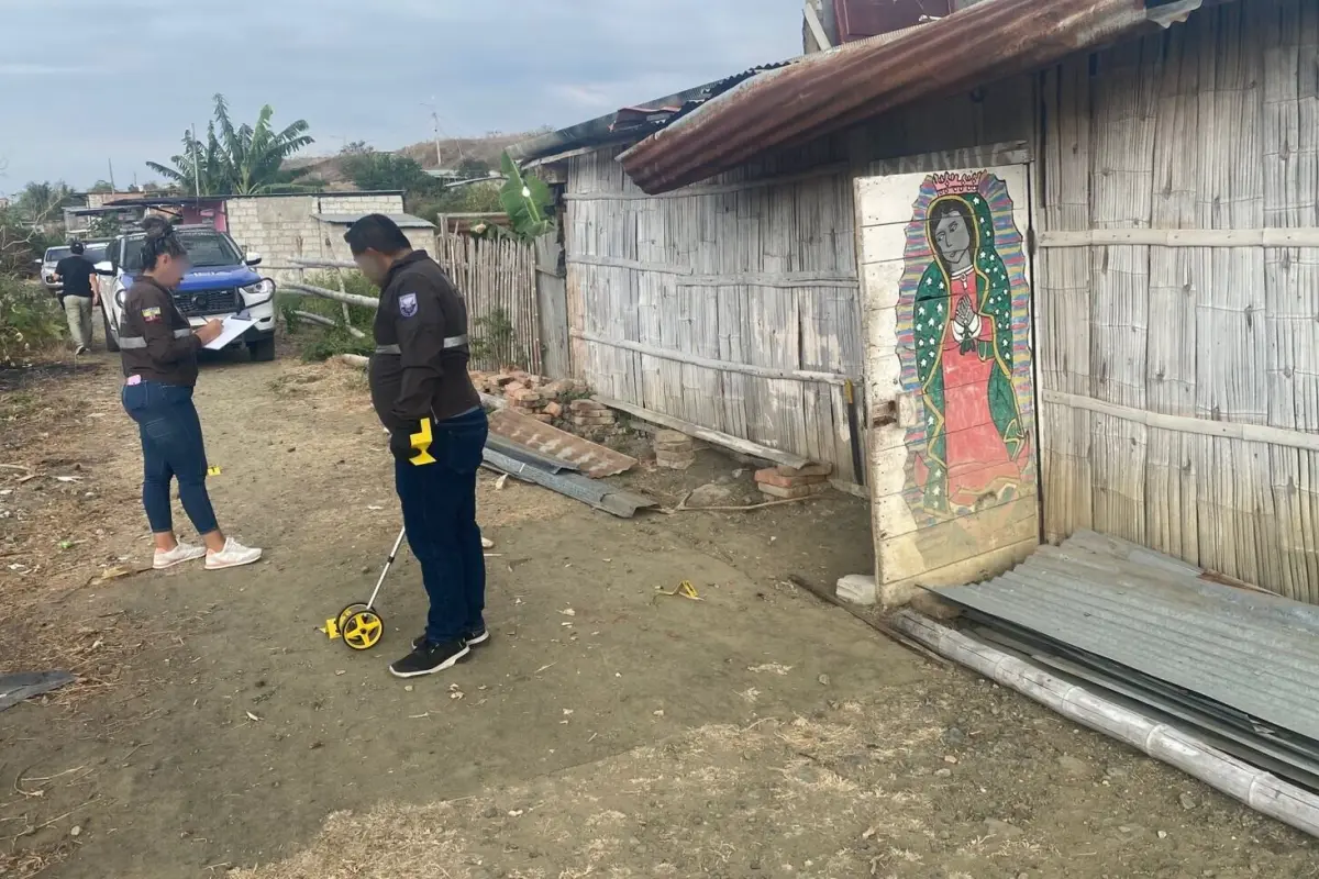 Los agentes recolectaron varios indicios en el lugar donde se registró el delito., 
