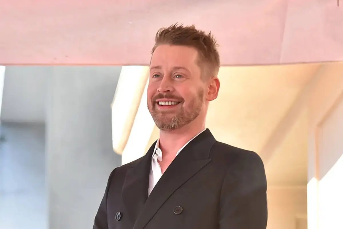 El actor ha decidido no contar aún a sus hijos que él fue Kevin McCallister de Mi pobre angelito. 